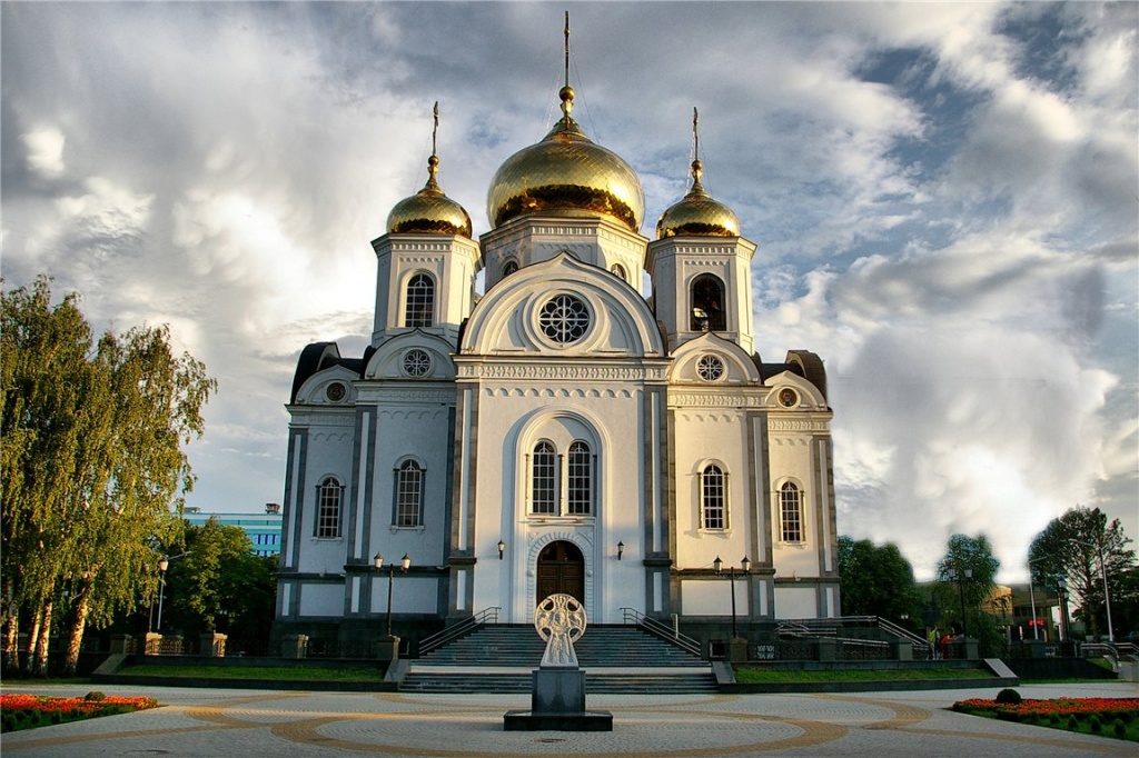 Собор в Краснодаре.jpg Собор в Краснодаре
